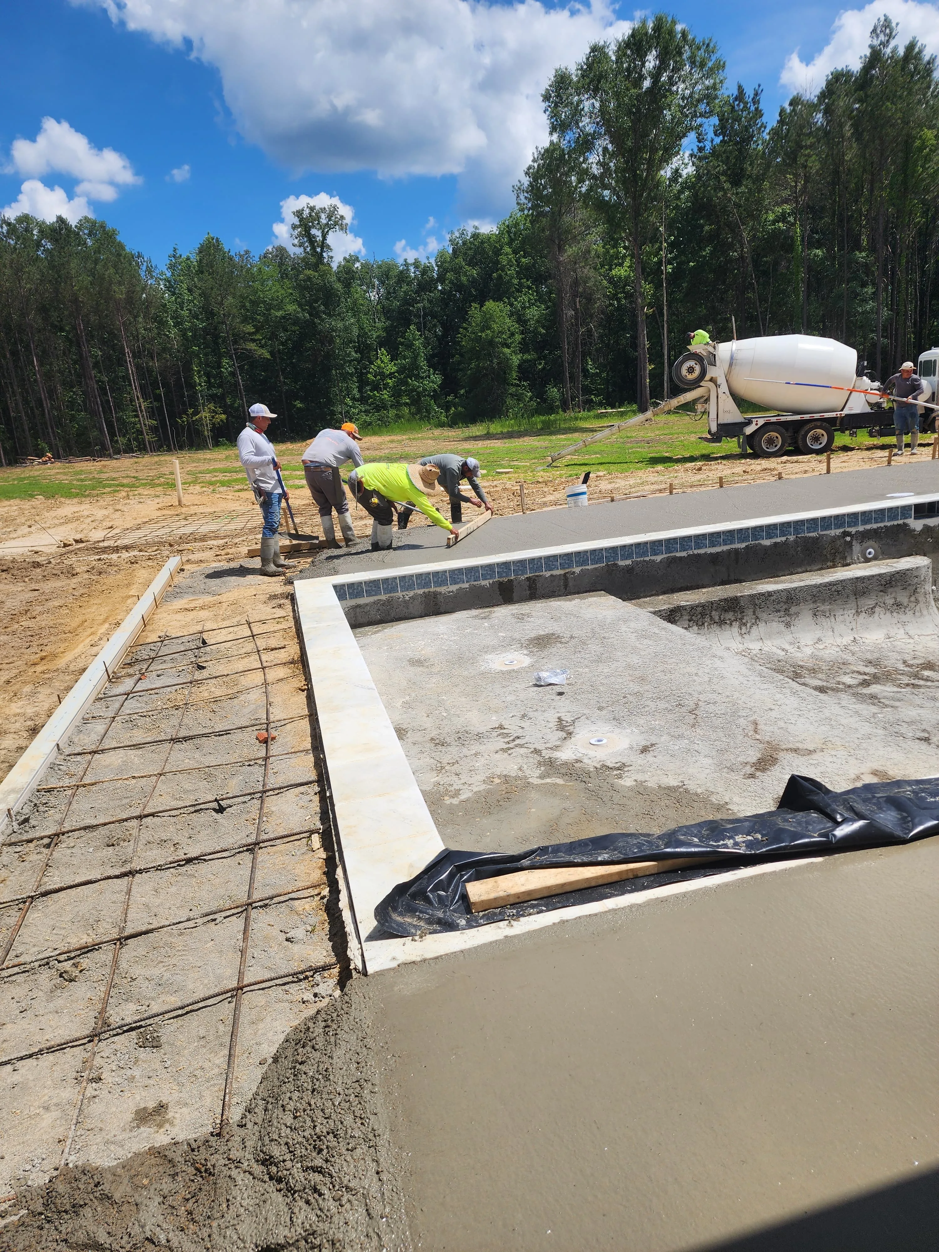 Curved concrete wall near a home patio, Pearl, MS